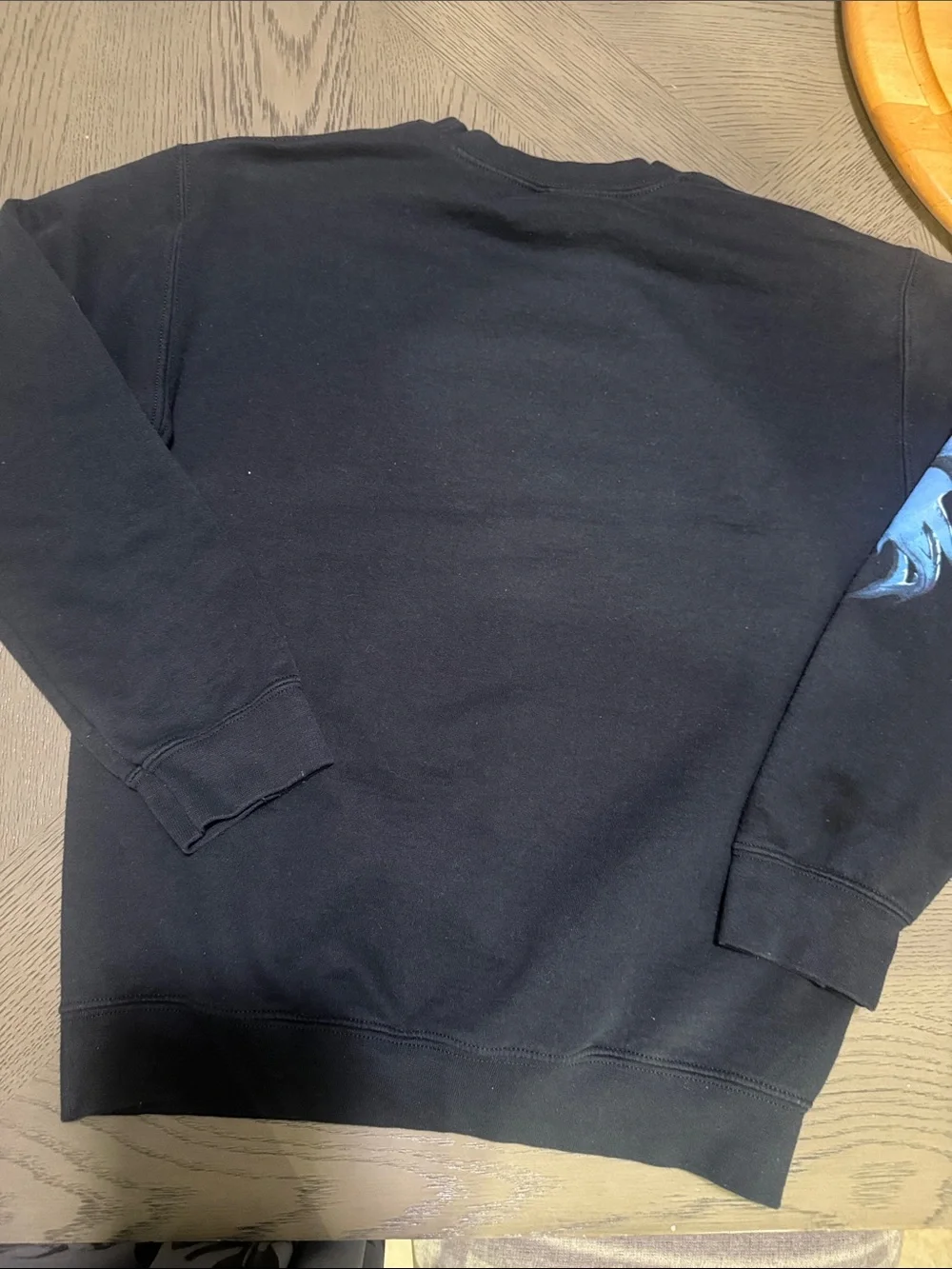 Black Crewneck with Teal Goosebumps Graphic size s/p small